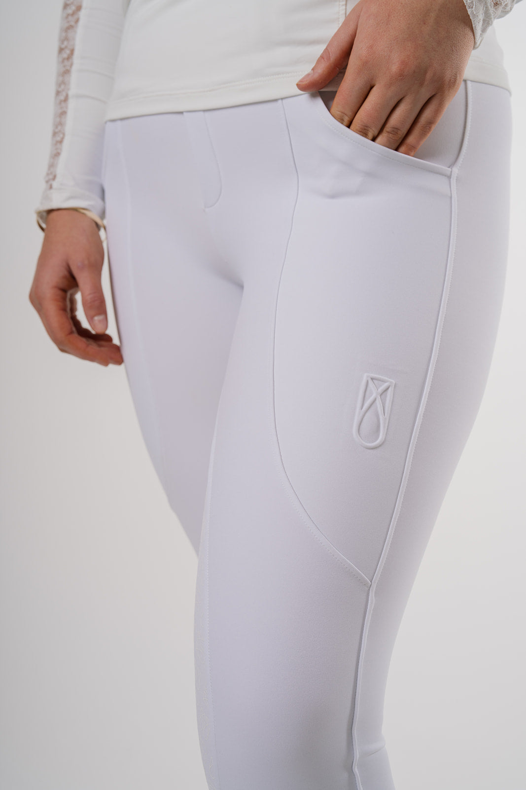 Sculpt & Support Hybrid Breech - White