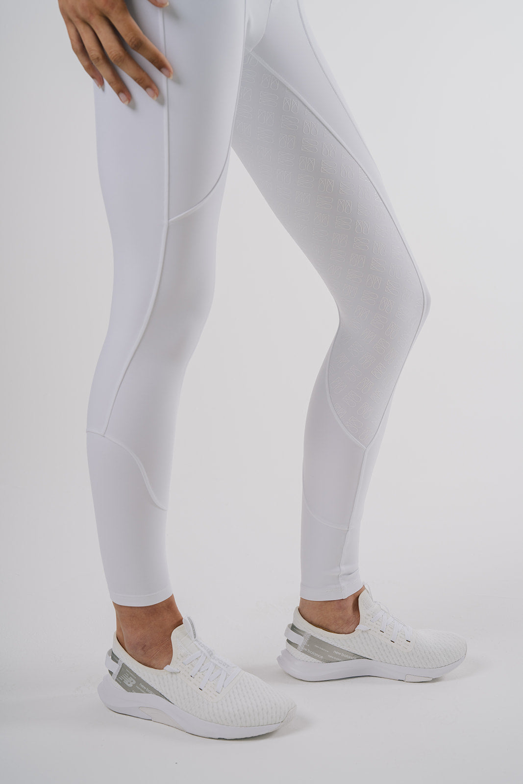 Sculpt & Support Hybrid Breech - White